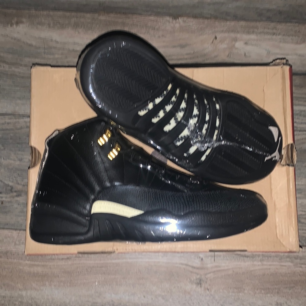 JORDAN 12 Master black worn once
